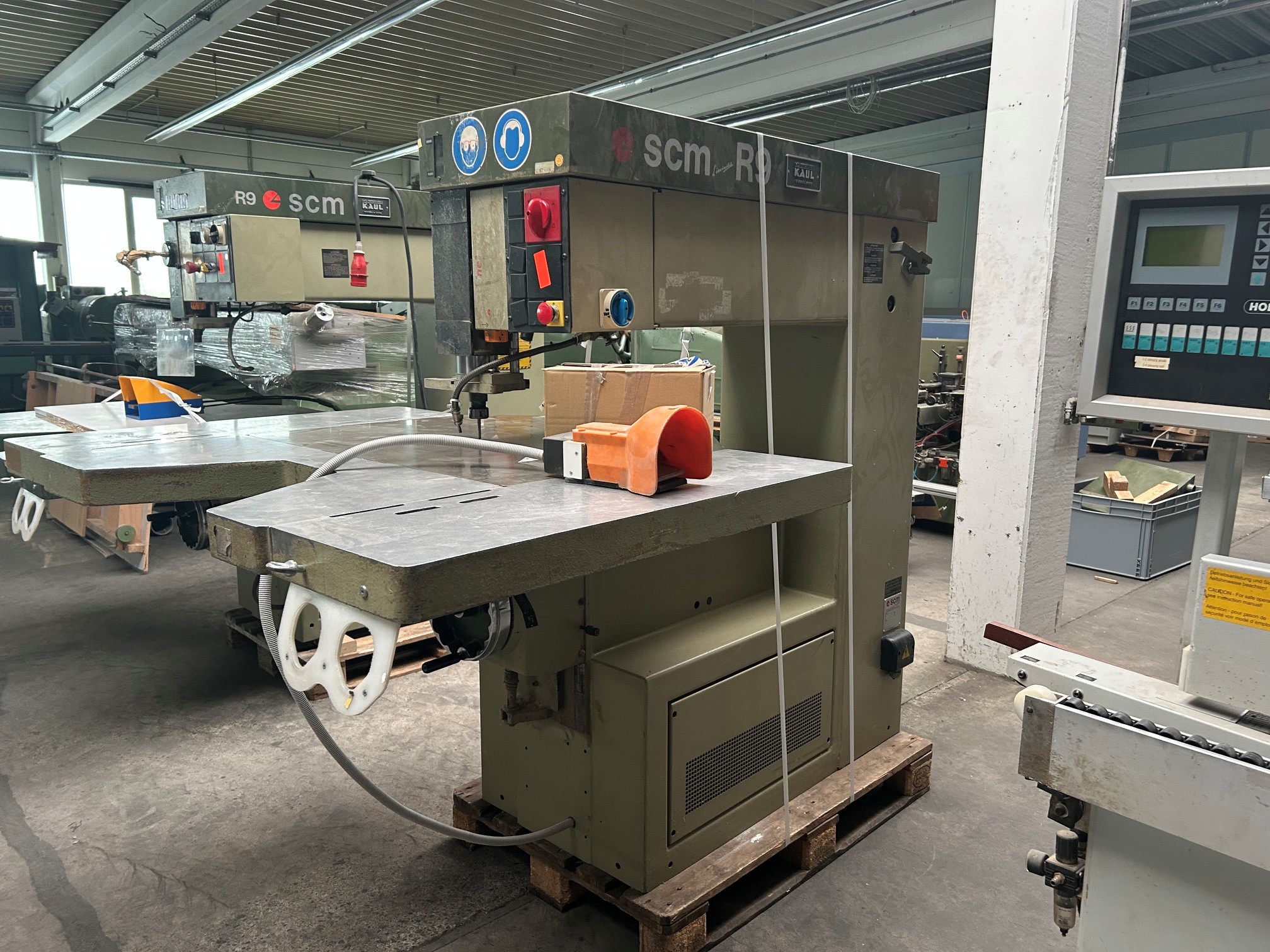 SCM R 9